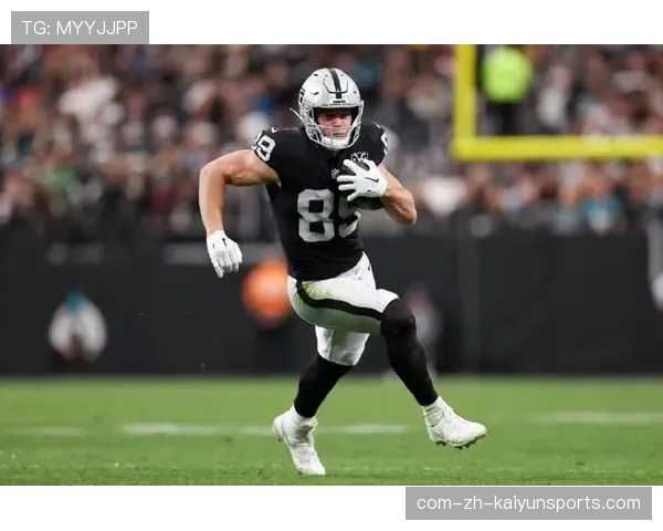 美洲虎队劳伦斯减少失误 传球决策更为谨慎 美洲虎队劳伦斯减少失误 传球决策更为谨慎